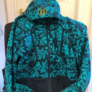 lululemon size small full zip scuba hoodie in discontinued blue floral design